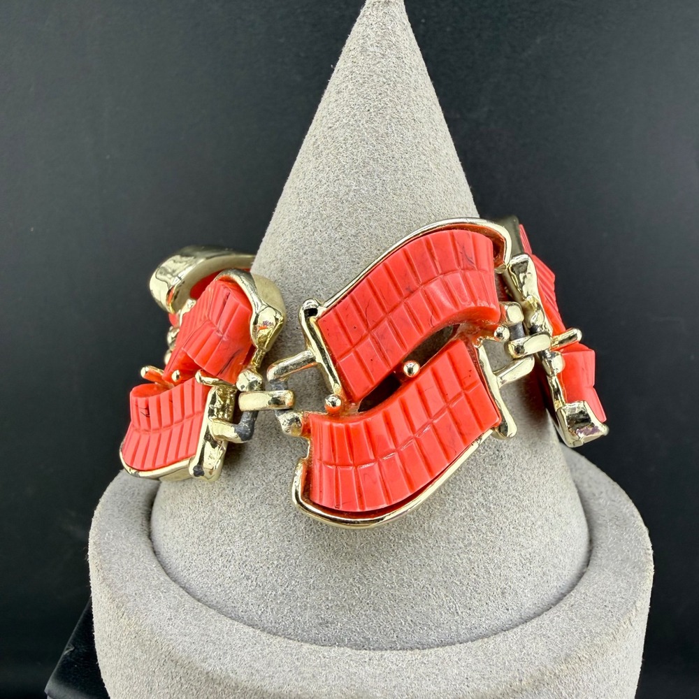 Vintage‎ Thermoset Bracelet Red Gold Tone Ribbed Plastic 7"
